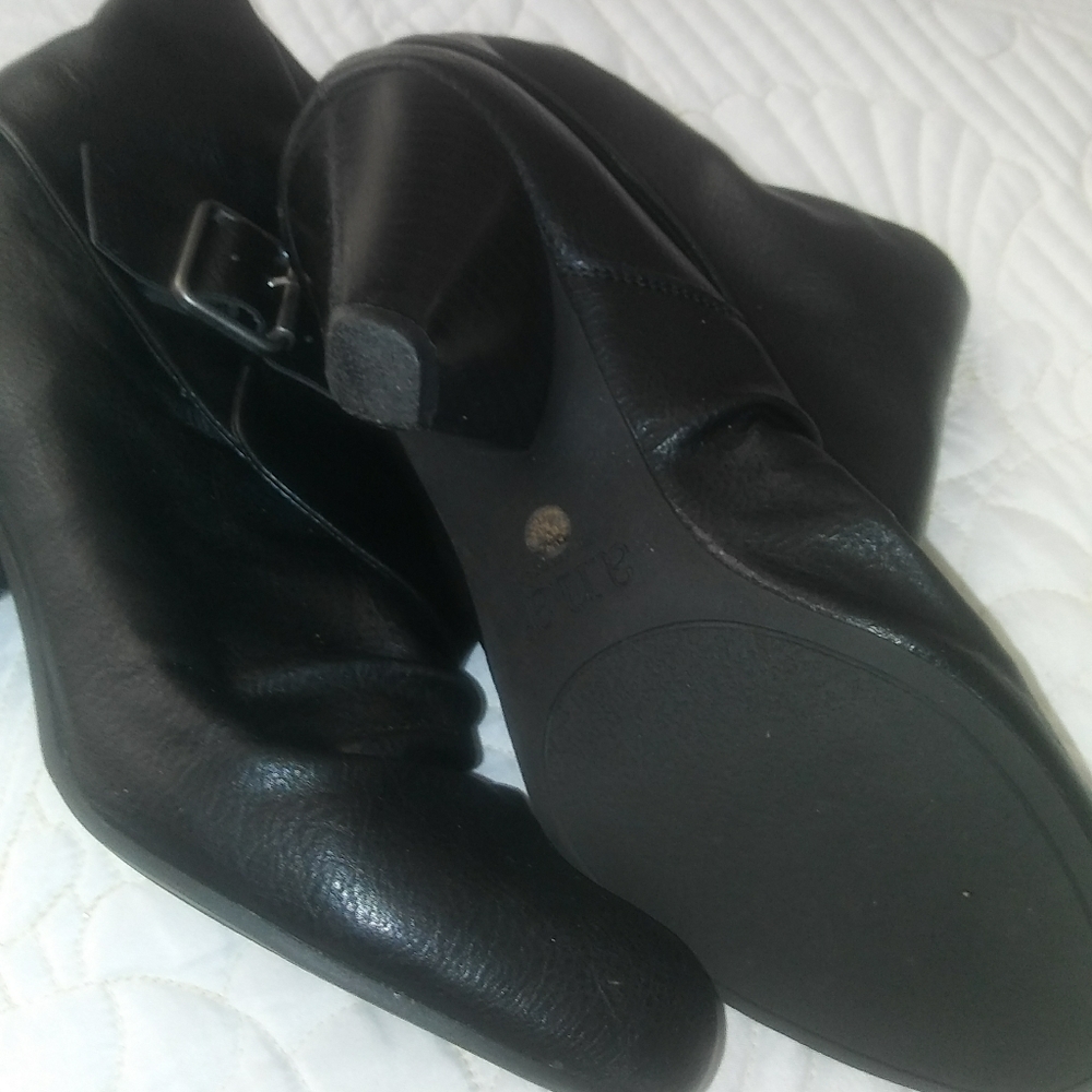 Boots - Picture 3 of 3